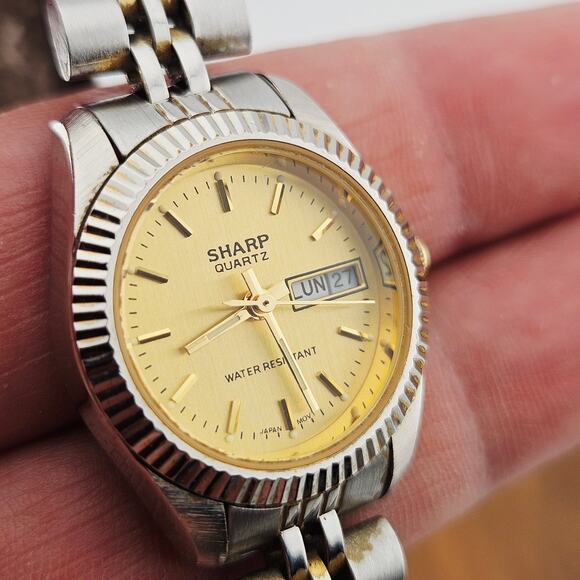 Vintage Sharp Silver tone Watch Yellow Date Dial Old Fashioned Grandpacore Retro - Picture 3 of 7